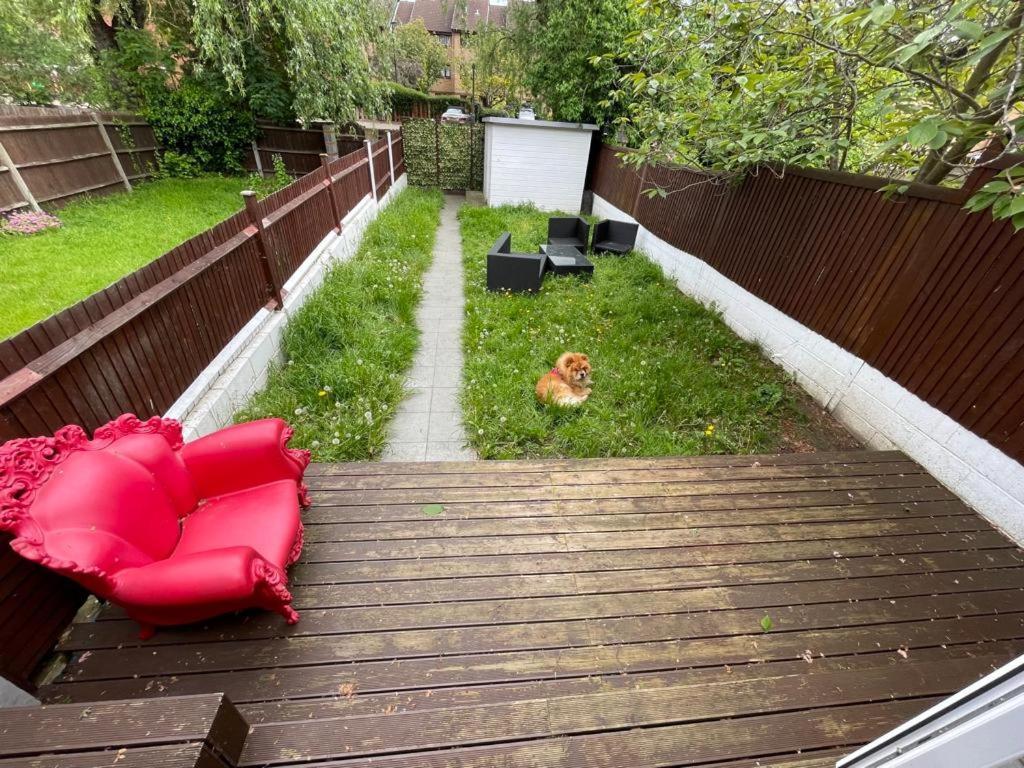 Family Home With Easy Commute To London! Кройдон Екстериор снимка