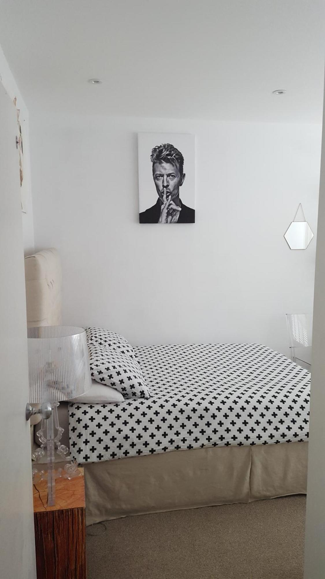 Family Home With Easy Commute To London! Кройдон Екстериор снимка