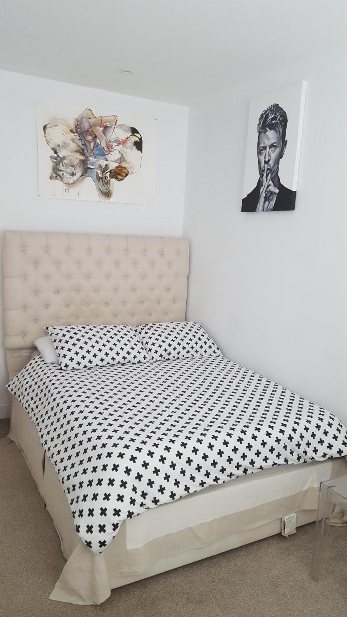 Family Home With Easy Commute To London! Кройдон Екстериор снимка