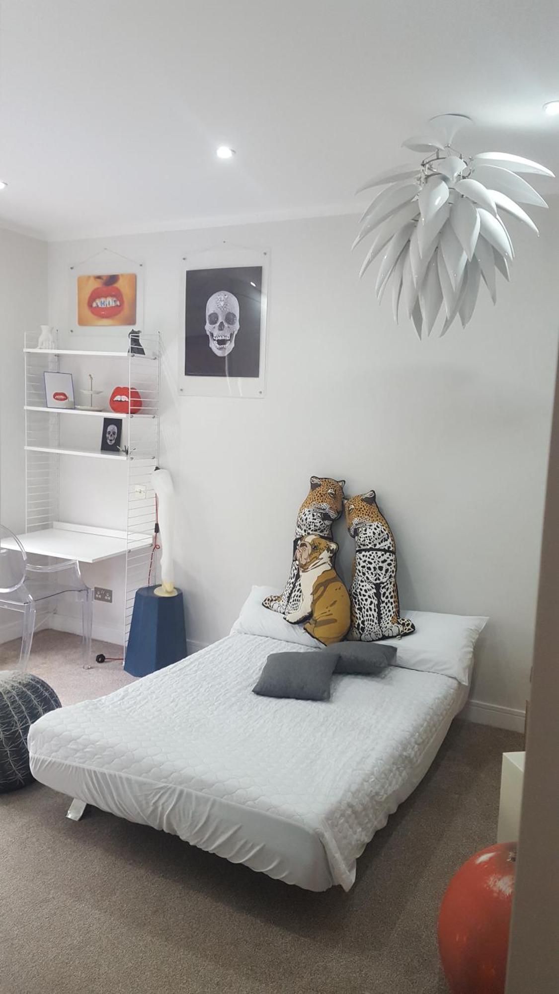 Family Home With Easy Commute To London! Кройдон Екстериор снимка