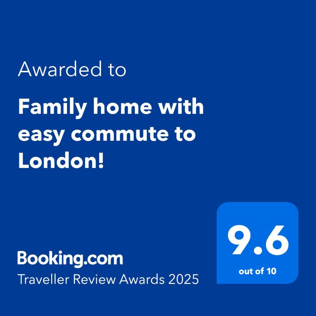 Family Home With Easy Commute To London! Кройдон Екстериор снимка